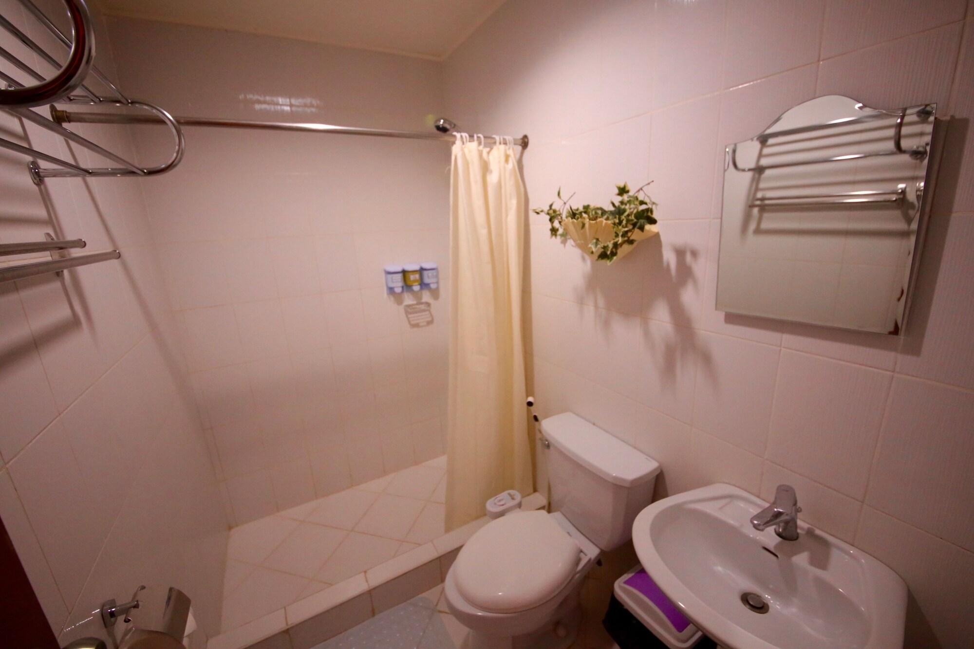 Dee Guesthouse White Sands Lapu-Lapu City Exterior photo
