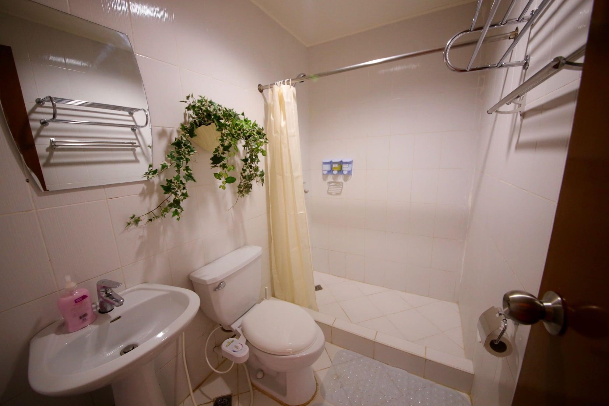 Dee Guesthouse White Sands Lapu-Lapu City Exterior photo