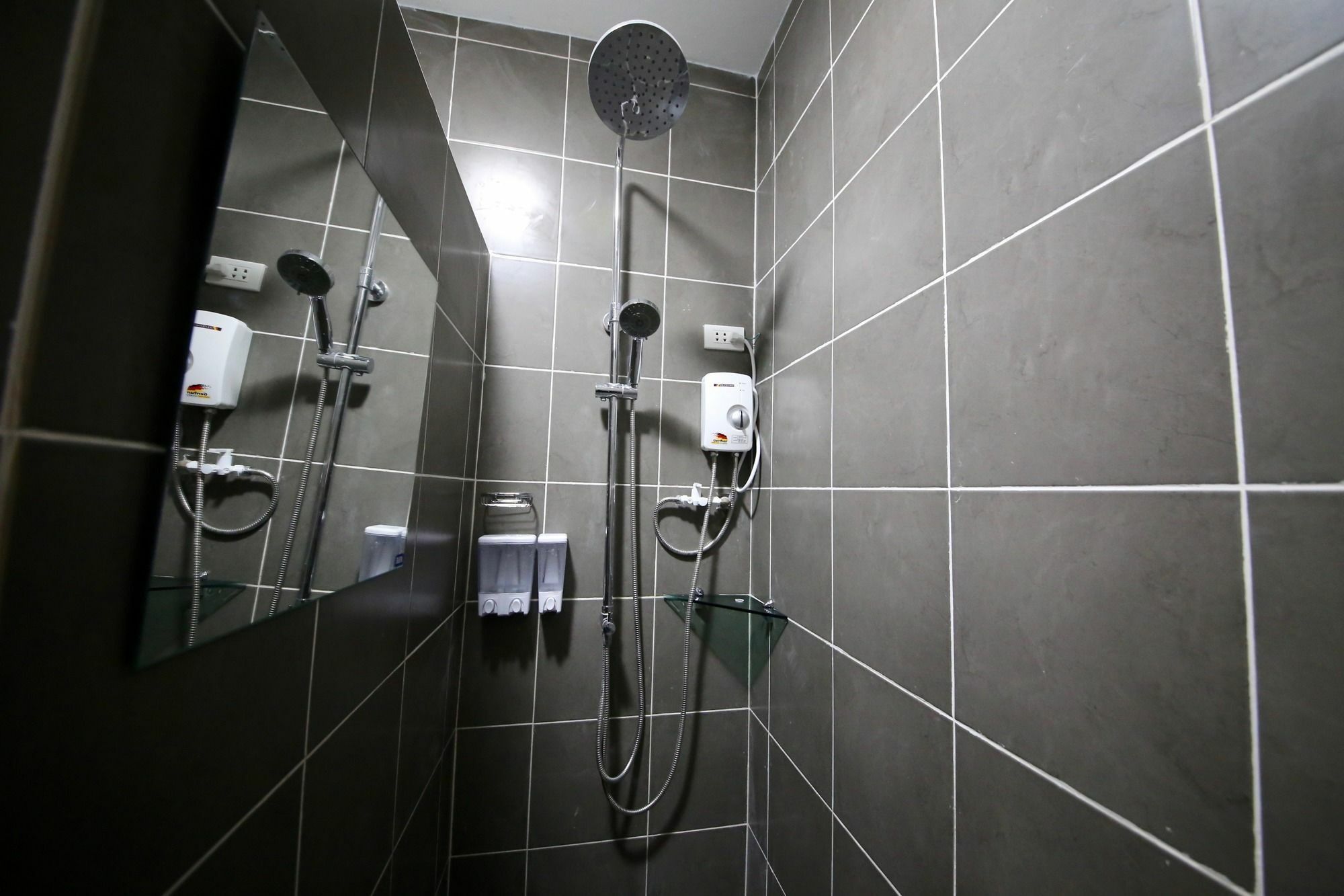 Dee Guesthouse White Sands Lapu-Lapu City Exterior photo