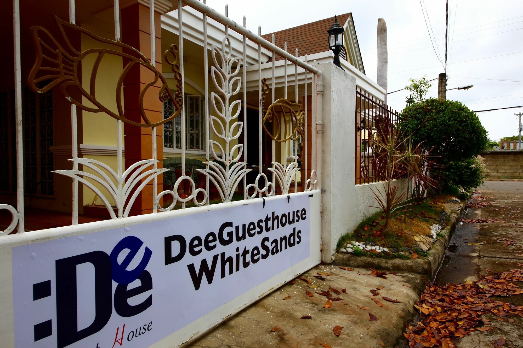 Dee Guesthouse White Sands Lapu-Lapu City Exterior photo