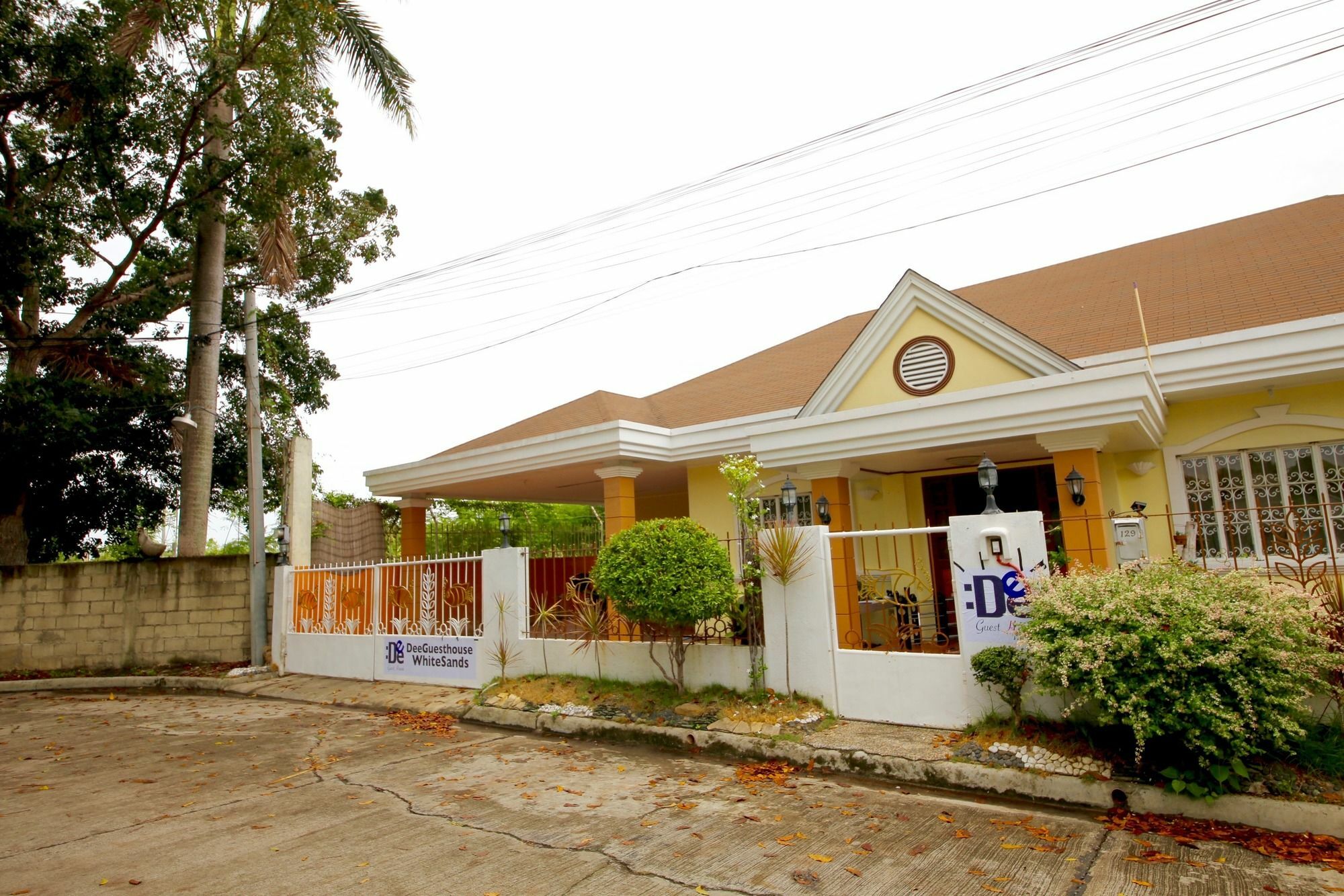 Dee Guesthouse White Sands Lapu-Lapu City Exterior photo